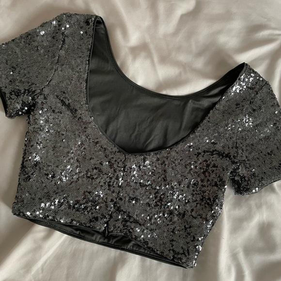 🪩 Sequins silver cropped top // FOREVER 21 size: S // EXCELLENT condition - Picture 4 of 5